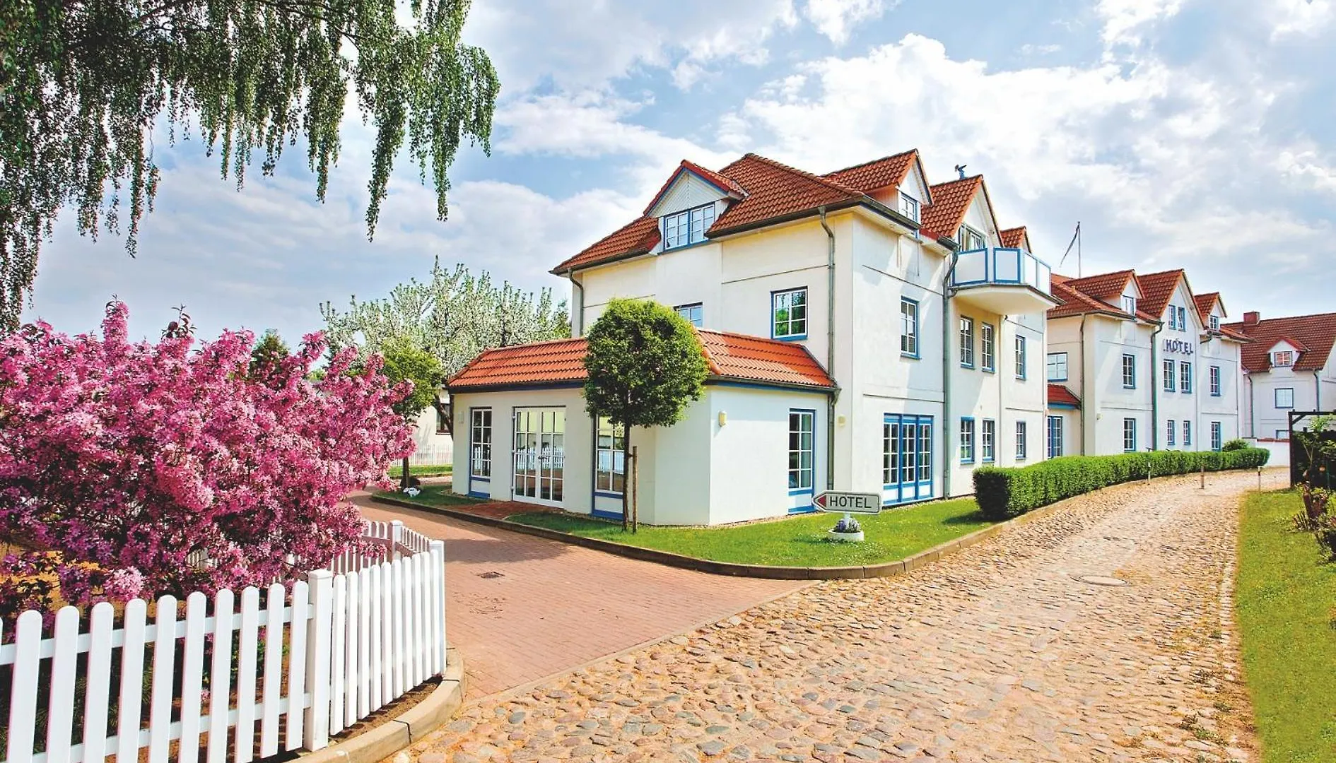 Zentral übernachten in Waren: 4 Hotels nahe der Olympiaanlage